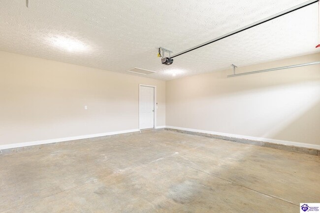 Building Photo - 305 Breckinridge Cir