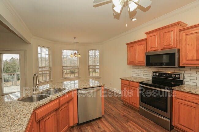 Building Photo - 303 NW Palomino St