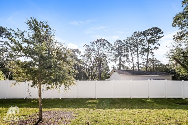 Building Photo - 758 Henley Ct
