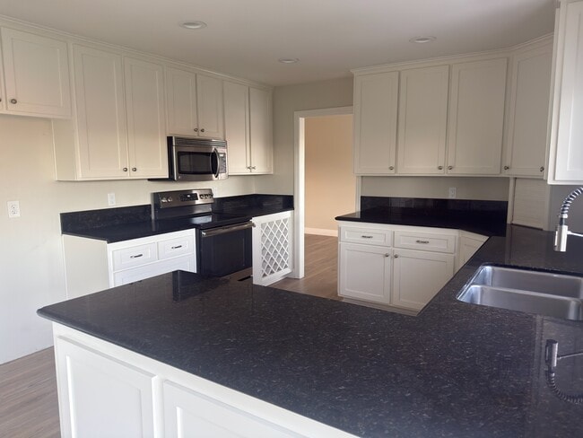 Building Photo - 17571 Cabela Dr