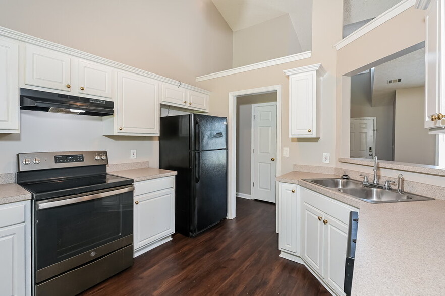 Building Photo - 3810 Biltmore Oaks Dr SE