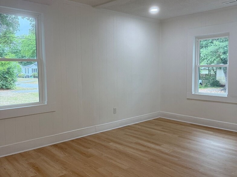 Building Photo - 2667 Olympia Ave