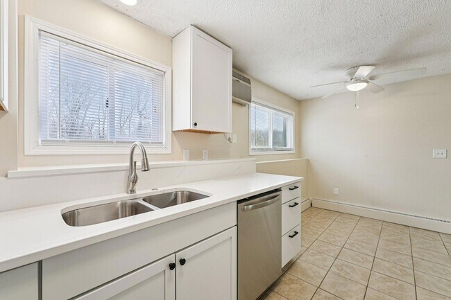 Building Photo - 17256 Kenyon St NE