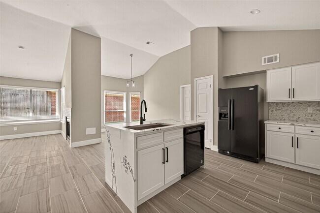 Building Photo - 6619 Misty Dale Dr