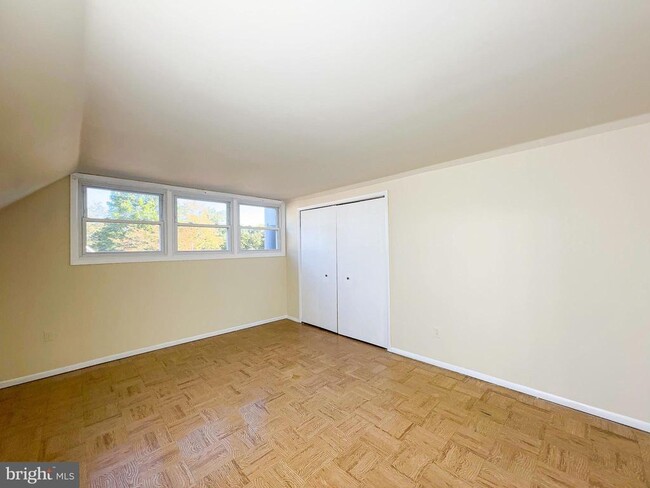 Building Photo - 3418 Medina Ln