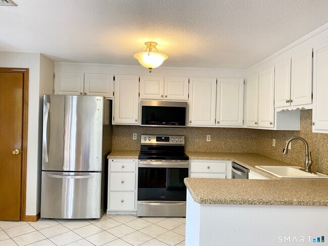 Building Photo - 139 Songbird Ln