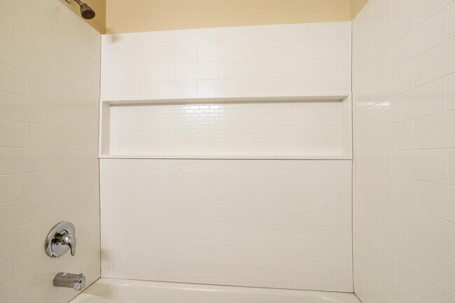 Building Photo - 817 W Heather Ln