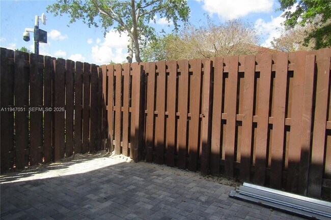 Building Photo - 1485 NE 33rd Rd