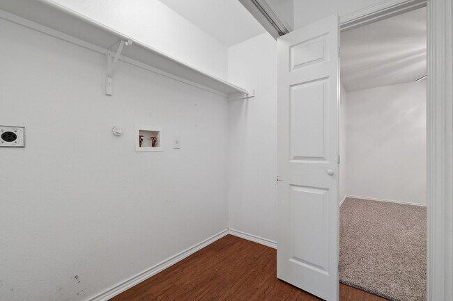 Building Photo - ***APPLICATION CURRENTLY UNDER REVIEW***Well-Maintained One-Story in Woodthorn Subdivision