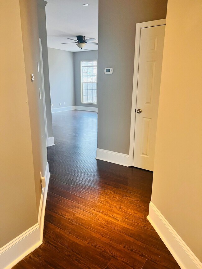Building Photo - 105 Charing Pl