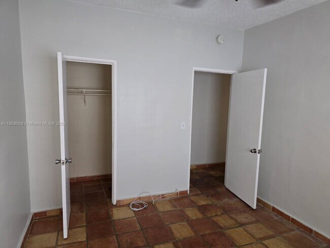 Building Photo - 215 30th St