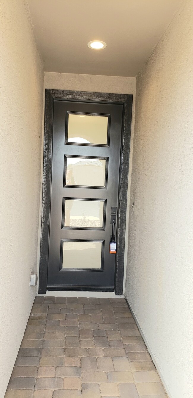 Building Photo - The 2 YEARS NEW 4 bedroom + 3 car garage r...