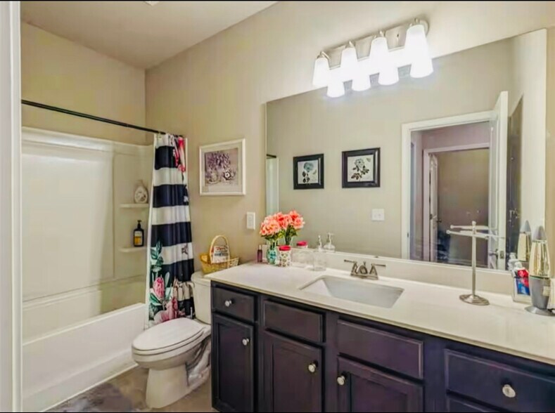 Building Photo - 106 Logan Pass Dr