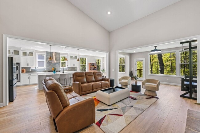 Building Photo - Modern Luxury!  Lakes of Orange Single family home