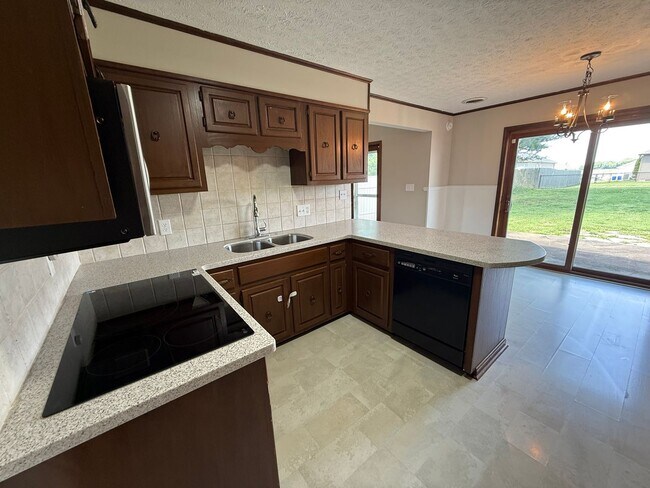 Building Photo - Spacious 3-Bedroom Ranch for Rent in Franklin, KY!
