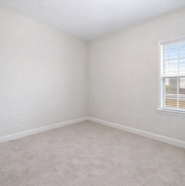 Building Photo - 104 Simon Cir