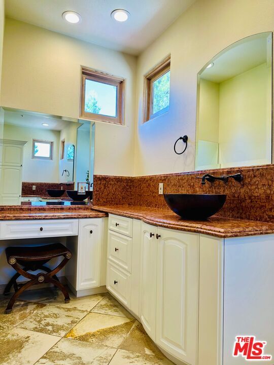 Building Photo - 19 Ranchero Rd