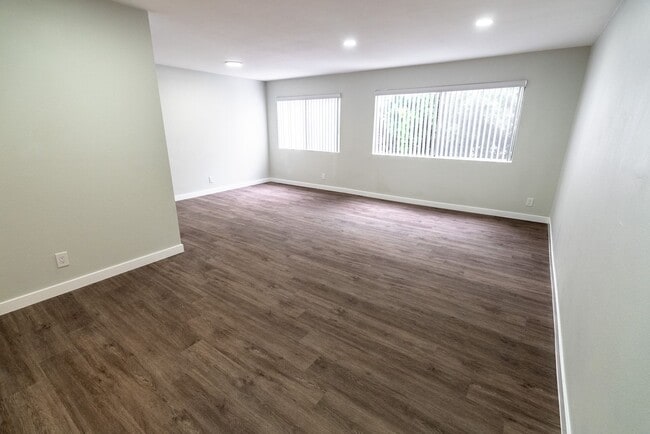 Interior Photo - 616 North Sweetzer Avenue