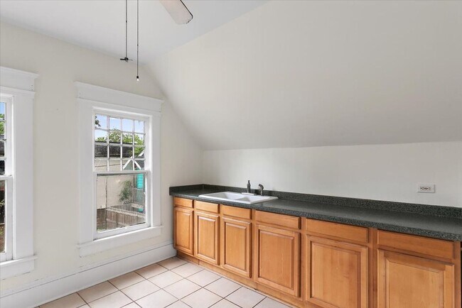 Building Photo - 1808 Bayard Pl