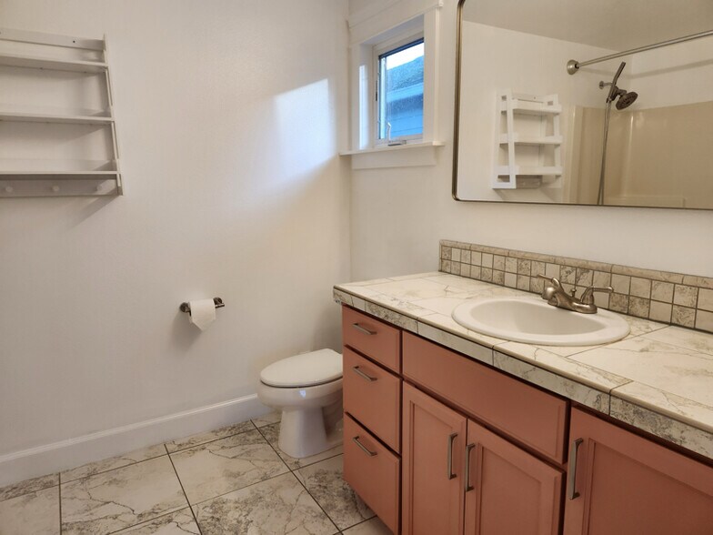 Building Photo - 1940 NE 72nd Ave.