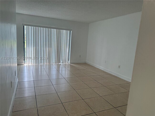 Building Photo - 9454 Palm Cir S