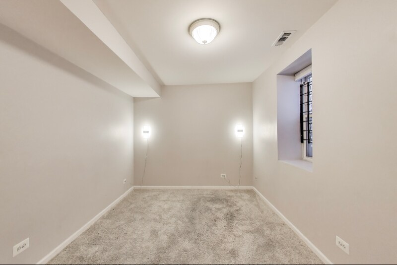 Building Photo - 2621 N Drake Ave