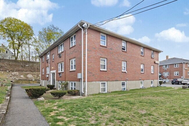 Building Photo - 20 Miller St