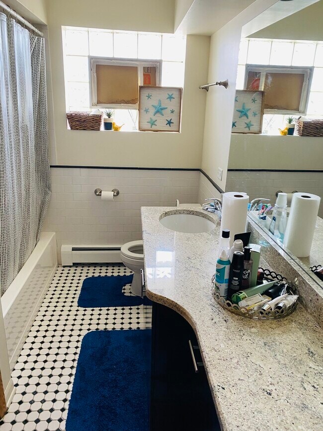 Building Photo - 6217 W Huntington St