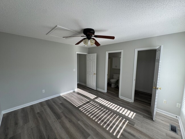 Building Photo - 2-Bedroom Townhouse in Harrisonburg