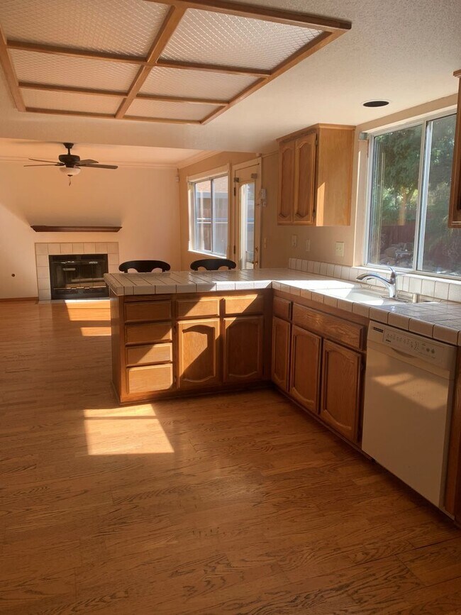 Building Photo - 5828 Laguna Vale Way