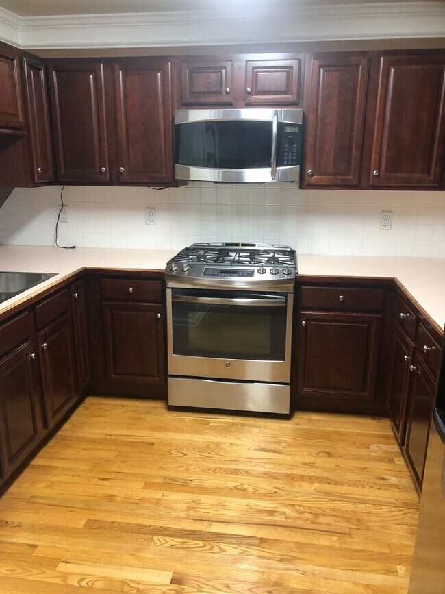 Building Photo - 3 Bedroom/3.5 Bath 2 story Condo - Kingsport, TN 37663