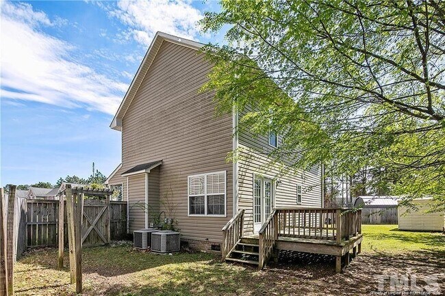 Building Photo - 1600 Silver Ridge Ct