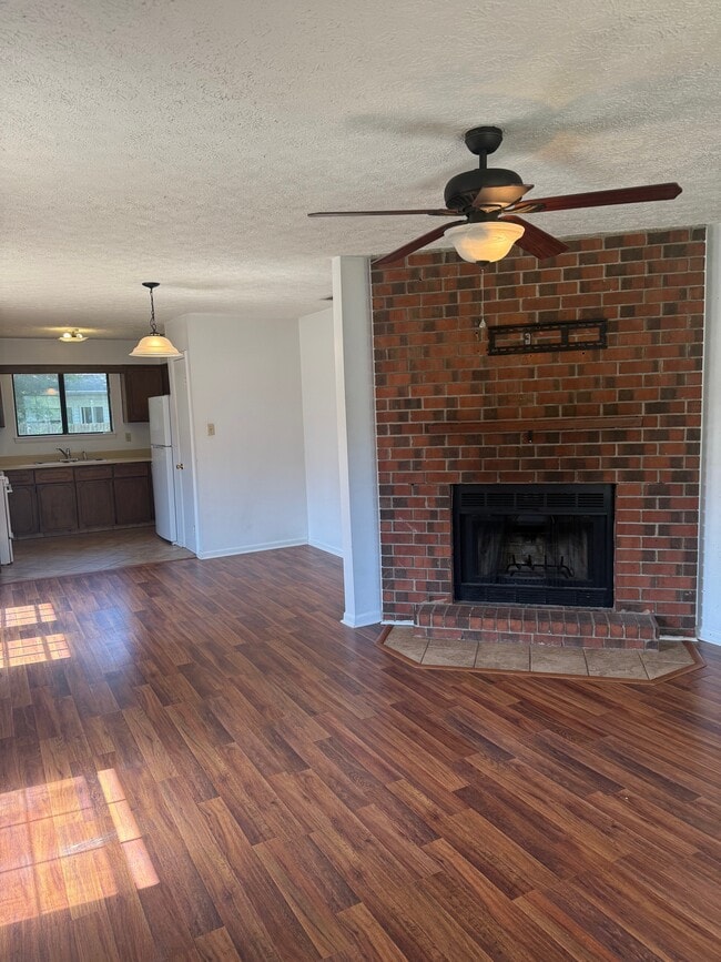 Building Photo - 209-p209 Garden Cir