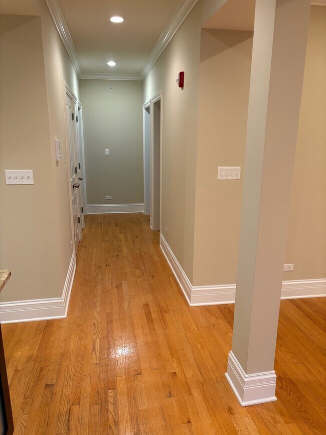 Building Photo - 838 Judson Ave
