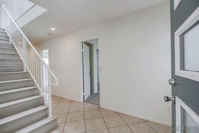 Building Photo - Modern Beach House