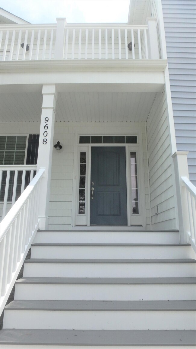 Building Photo - 9608 10th Bay St