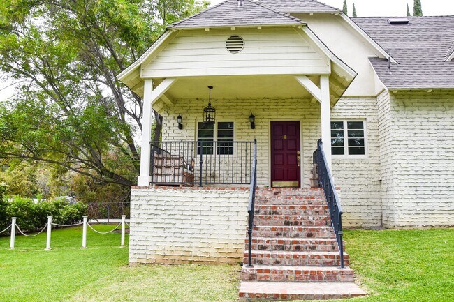 Primary Photo - 8325 La Bajada Ave