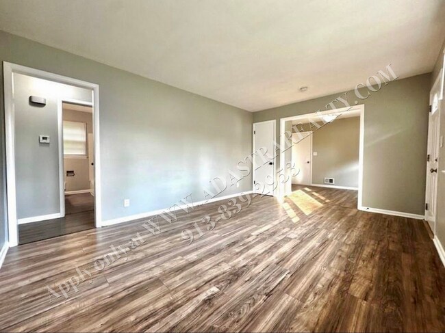 Building Photo - MOVE IN SPECIAL!! Updated 3 Bed 1 Bath Home In Independence-Available NOW!! MOVE IN SPECIAL $300 ...