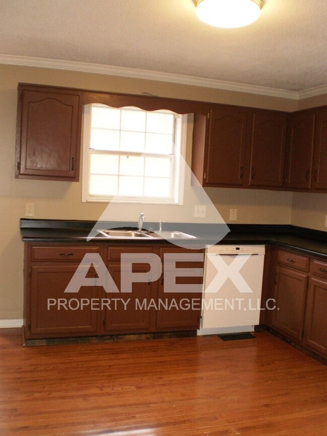 Building Photo - Spacious 3 Bd - 2.5 Ba  Cottage Style 2-St...