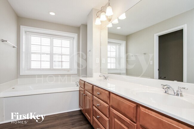 Building Photo - 813 Pinkney Pl