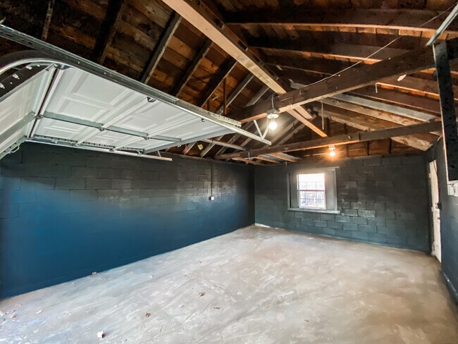 Building Photo - 3509 E 4th St