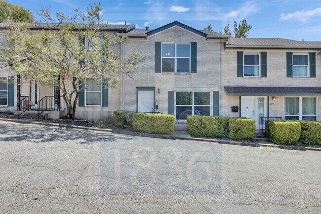 Building Photo - 907 E Oltorf St
