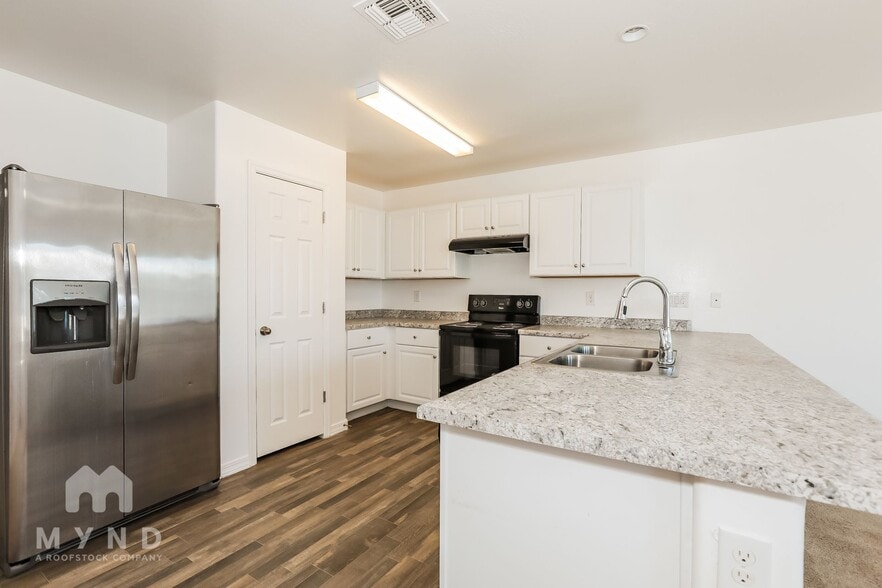 Building Photo - 953 Kachina Dr