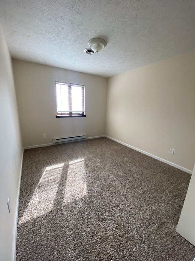 Building Photo - Cozy 3 Bedroom Home with a Bonus Room!