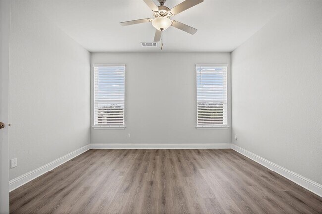 Building Photo - 101 Stone Cyn Dr