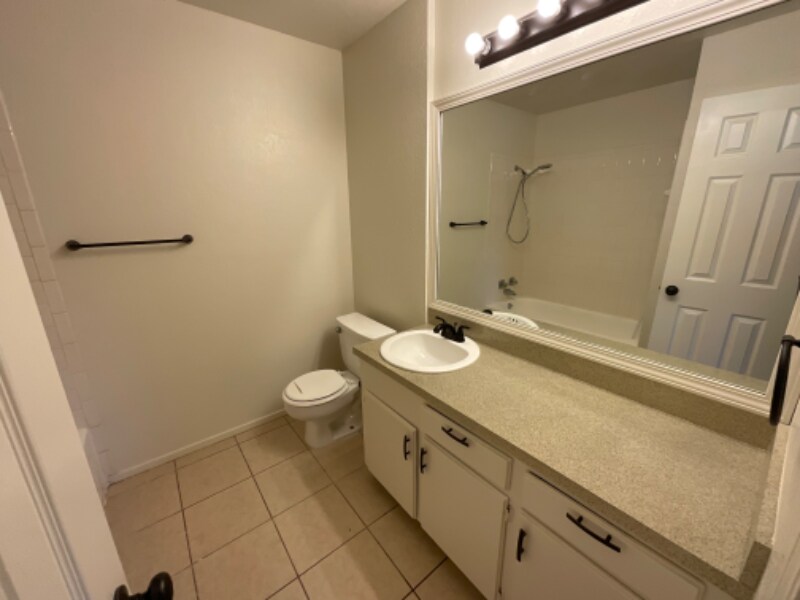 Building Photo - 5221 Kingston Dr
