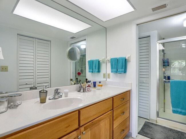 Building Photo - 2/2 UNFURNISHED Condo in Pasadena Cove. Ne...
