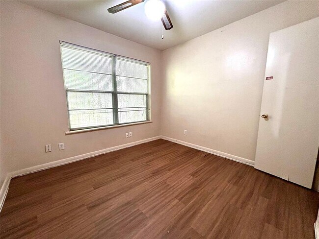 Building Photo - 607 Bellevue Pl