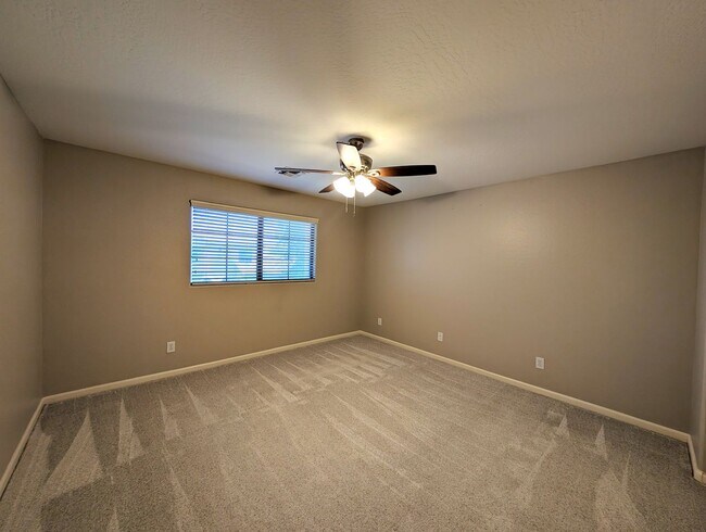 Building Photo - 4 Bedroom Home in the Kerby Estates Commun...