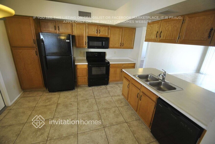 Building Photo - 8833 W Windsor Ave